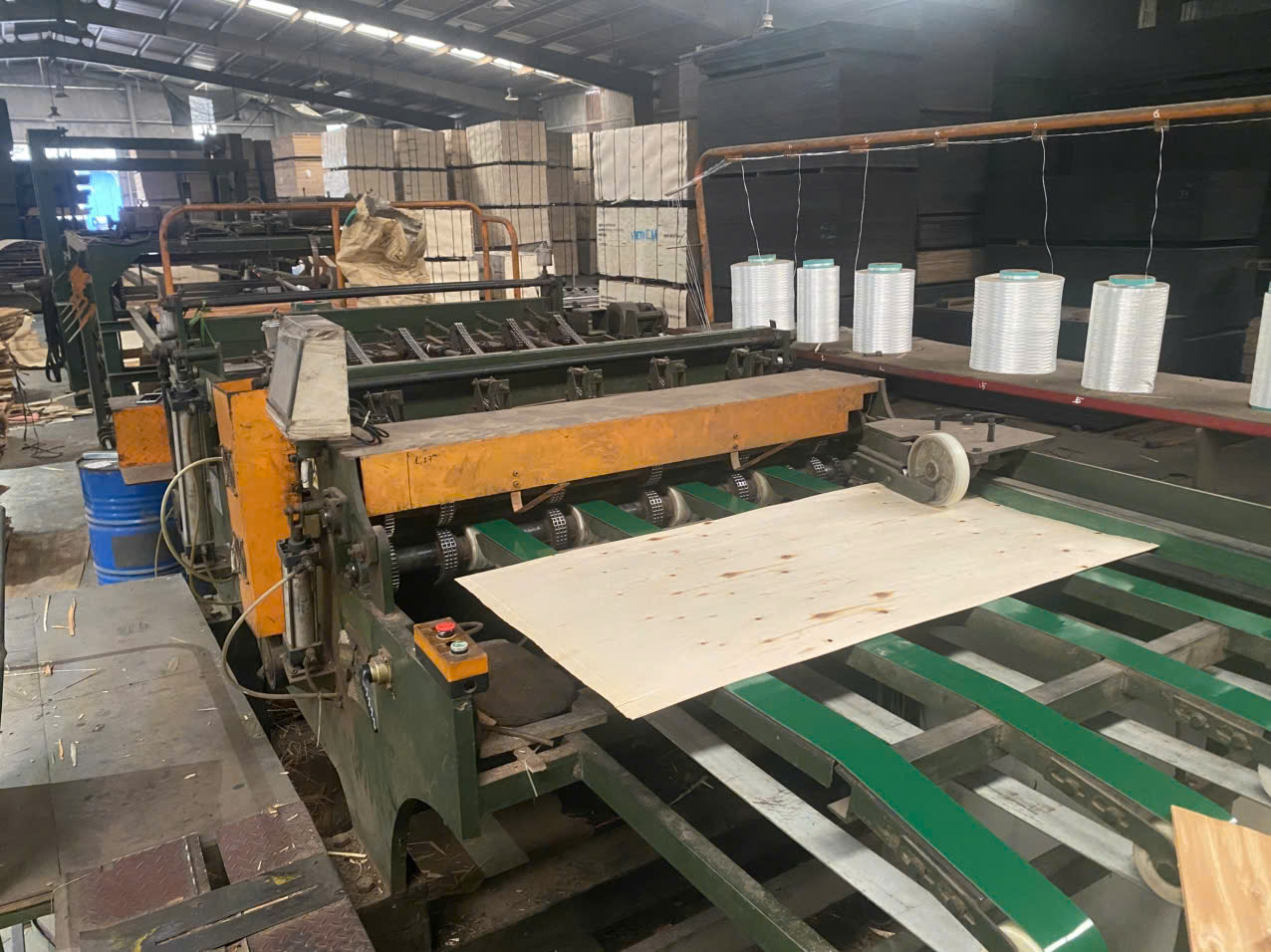 Finger-jointed veneer machine