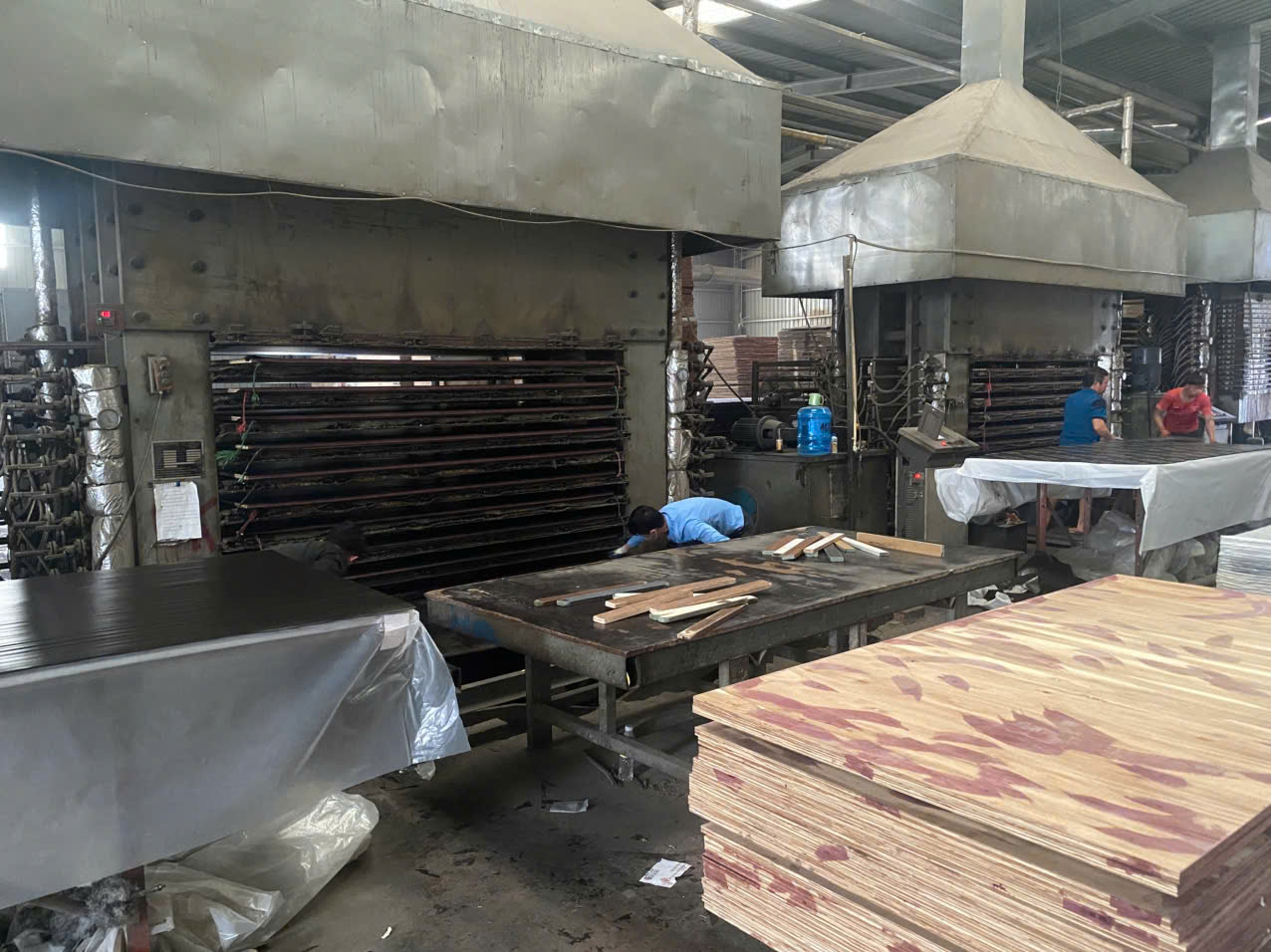 Hot-pressing machine